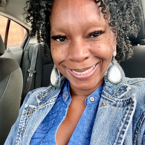 Meet your Posher, Ms Kim - Picture 4 of 8